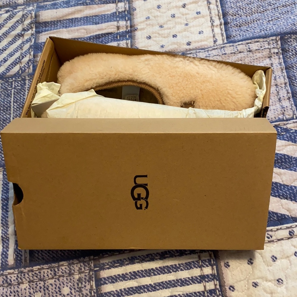 BRAND NEW Ugg slippers